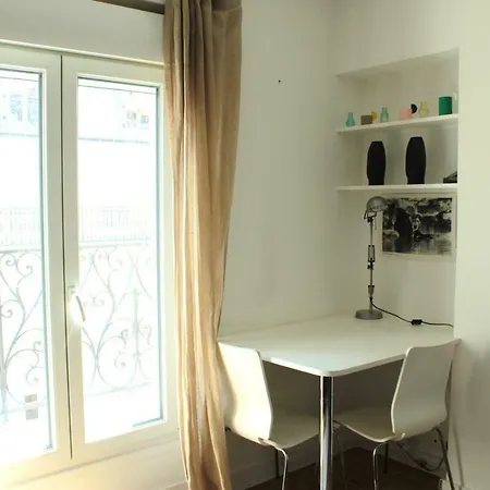 Nicole Shelter * Paris
